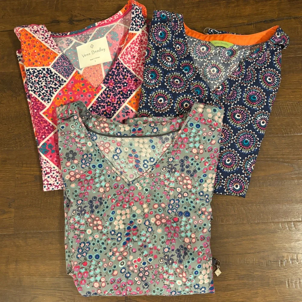 Vera Bradley Lot of Scrub Tops - Picture 1 of 11